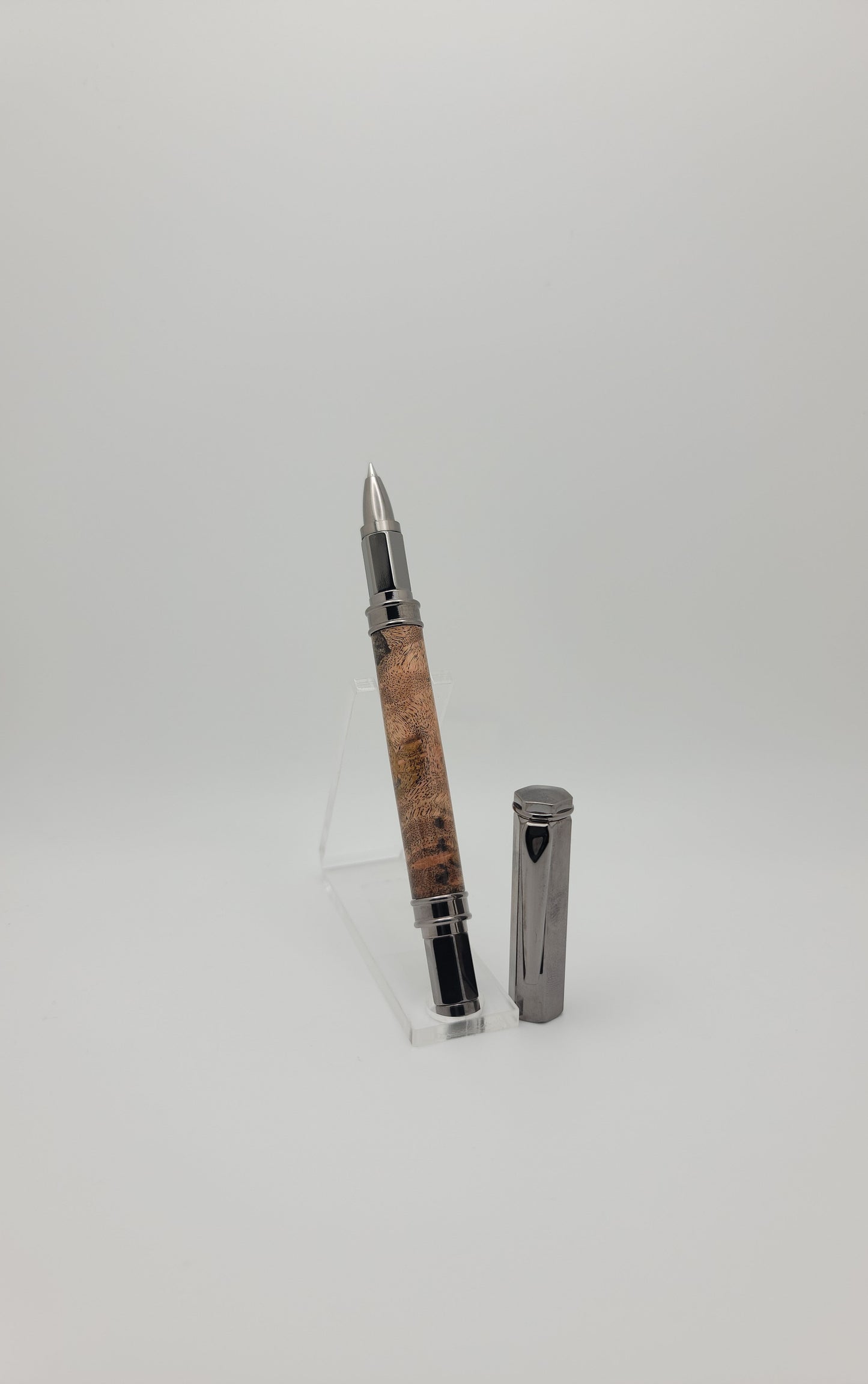 Magnetic Vertex Pen - Gun Metal - Black/Gold Maple Wood