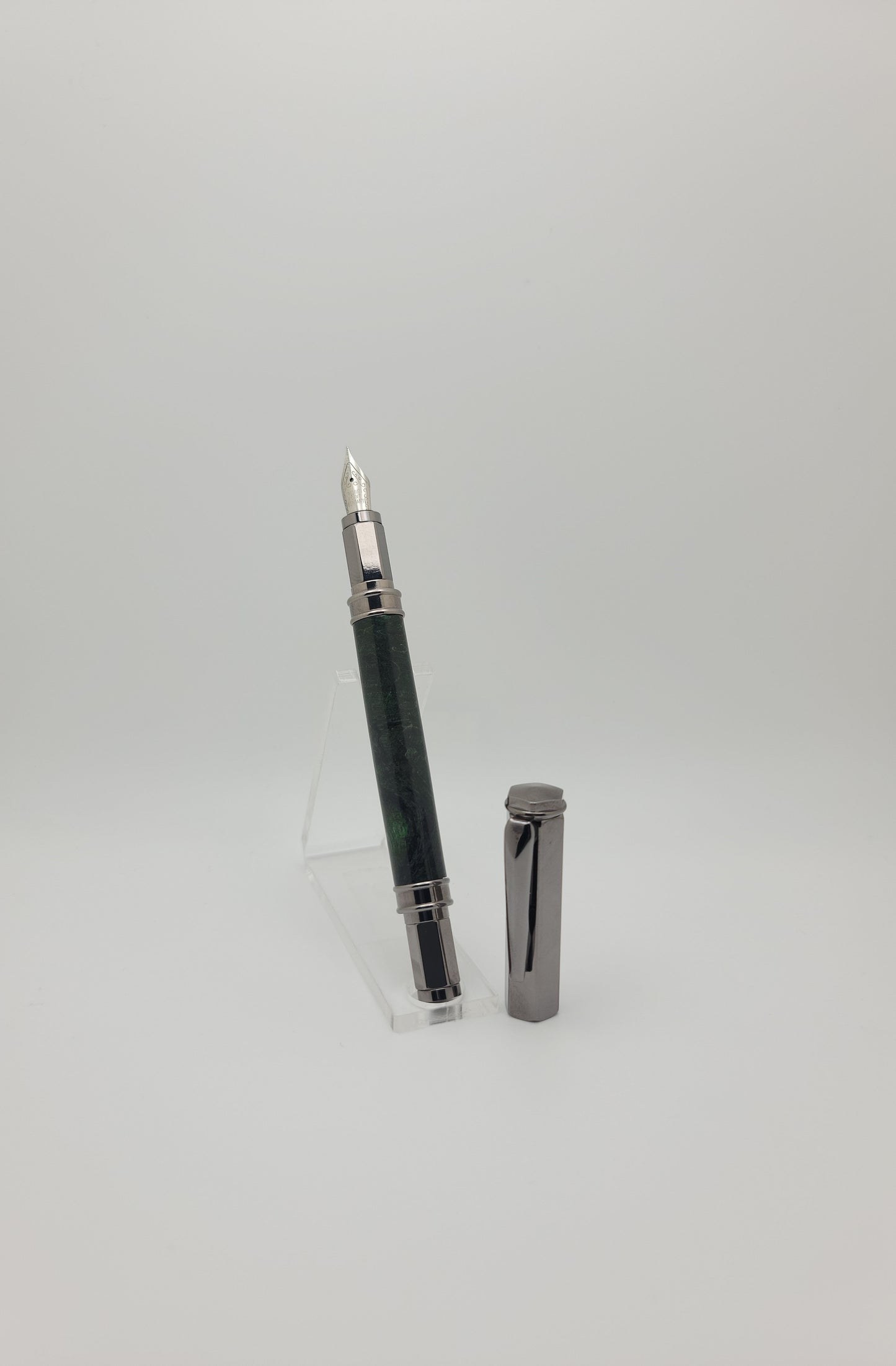 Magnetic Vertex Fountain Pen - Gun Metal - Lime/Black Maple Burl